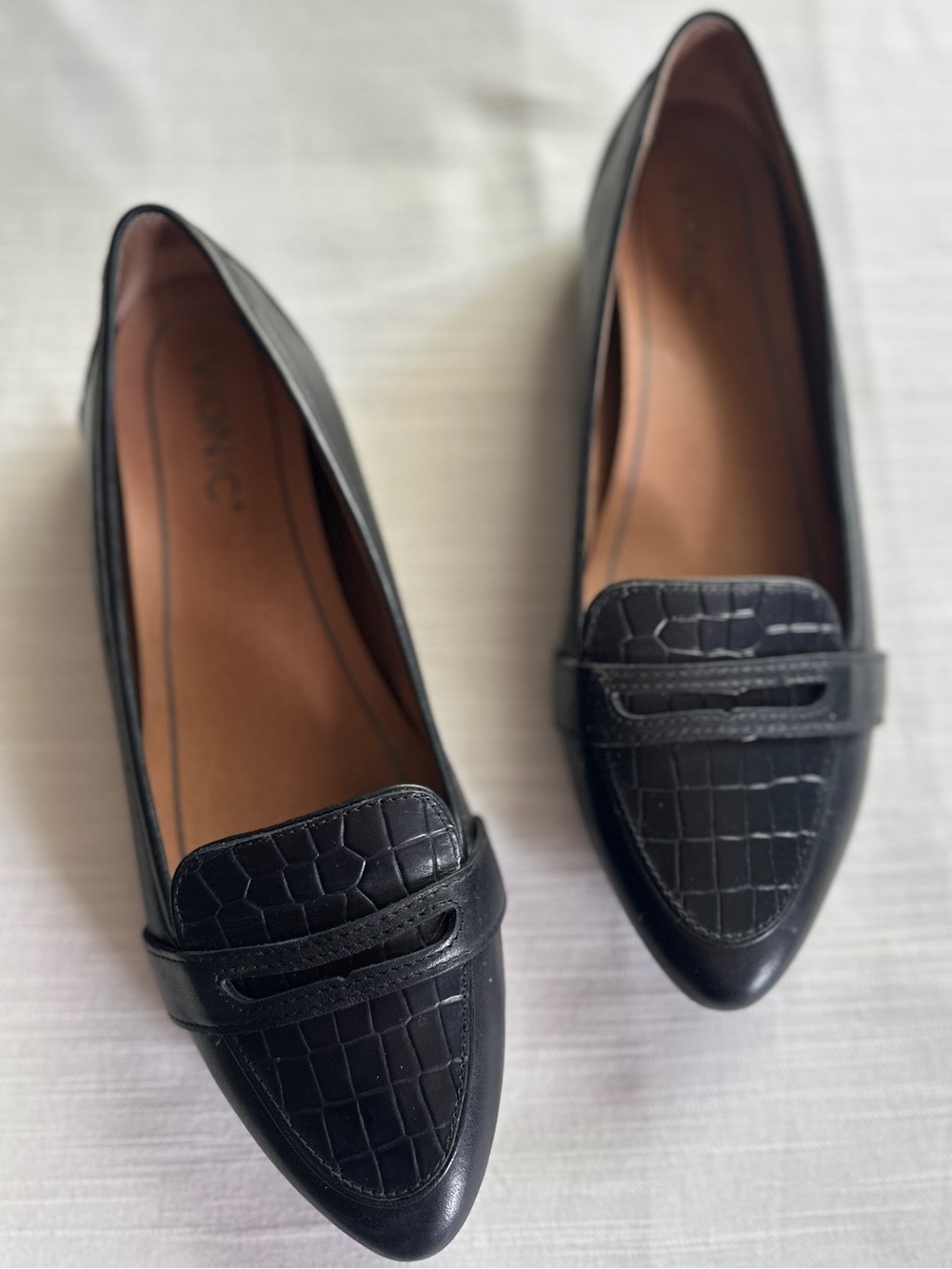 Vionic Savannah Black Leather Croc Pointed Toe Loafer Flat | 8 NWOT
